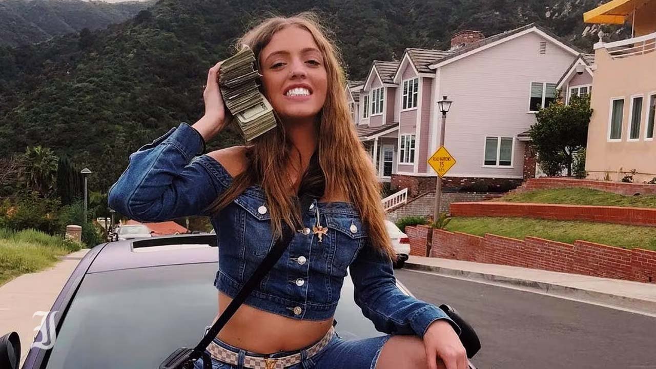 How Woah Vicky Makes Money on Instagram