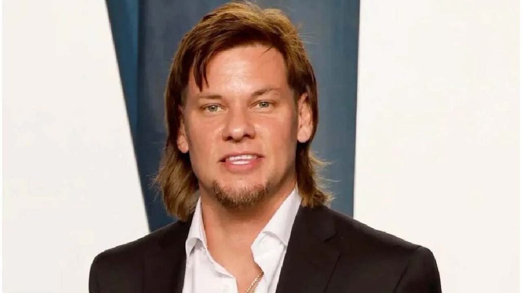 Her Relationship with Theo’s Dad