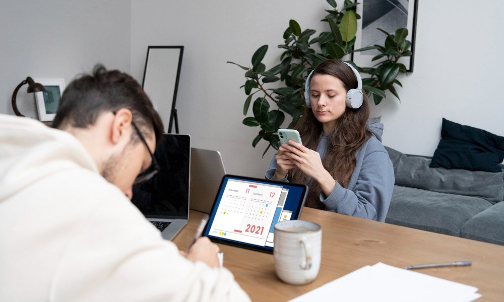 Social Listening vs Monitoring: Practical Differences Explained