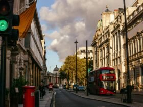 Street view in London with offices and transport, symbolizing UK businesses adopting cloud-based telephone systems for international calls