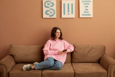 How to Choose the Perfect Wall Sconce for Your Living Room