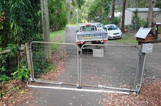 solar powered double swing gate opener