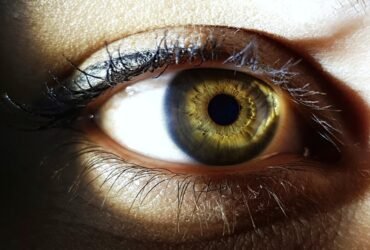 How Eye Colour Affects Your Lens and Frame Choices?