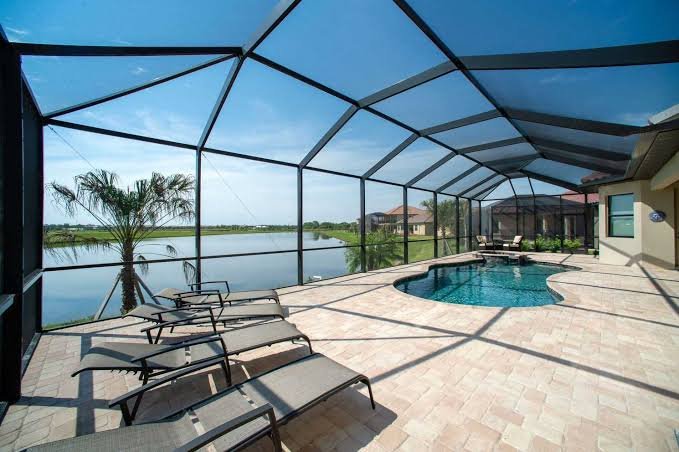 The Importance of Screen Enclosures in Maintaining Clean, Safe, and Comfortable Pool Environments