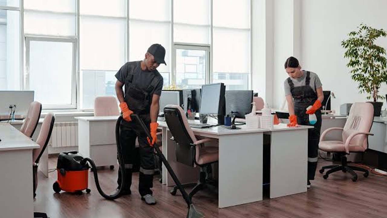 Commercial Cleaning Techniques for Enhancing Workplace Cleanliness and Professional Image