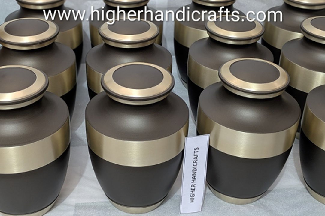 Why Businesses Choose Experienced Cremation Urn Manufacturers for Wholesale Supply