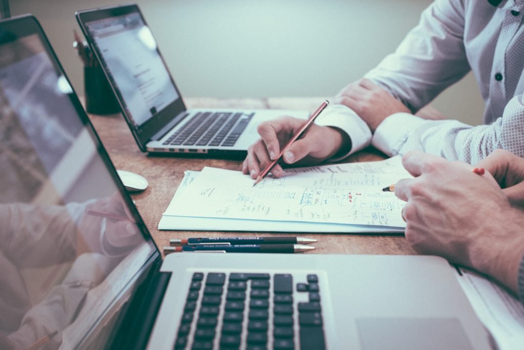 How Professional Assignment Help and Thesis Writing Services Can Boost Your Grades